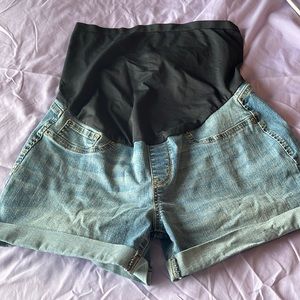 Maternity shorts